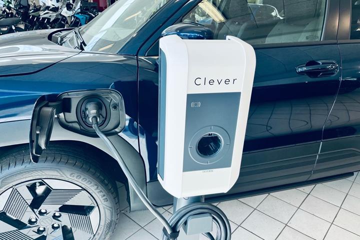Blå Suzuki e fra 2026