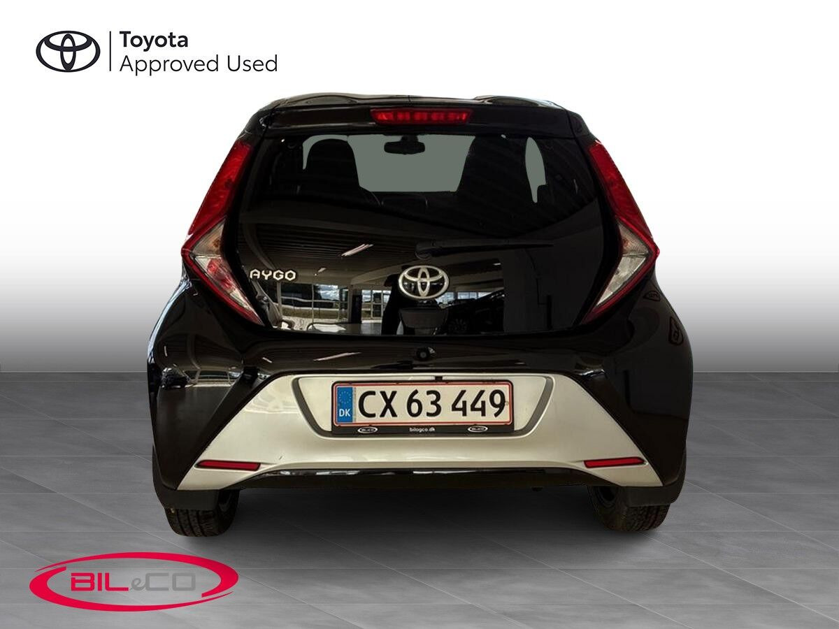 Sort Toyota Aygo fra 2021
