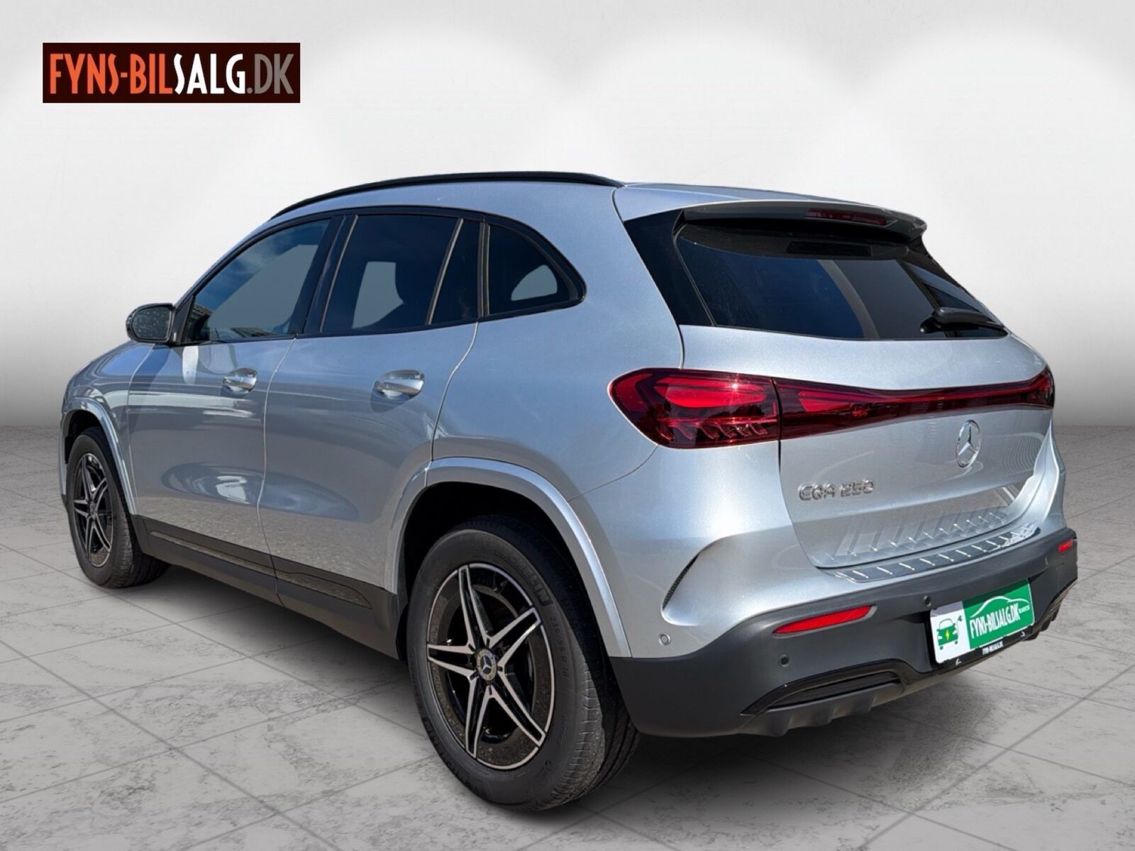 Sølv Mercedes EQA 250 fra 2025
