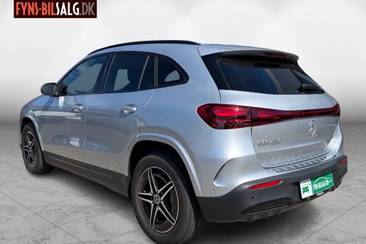 Sølv Mercedes EQA 250 fra 2025