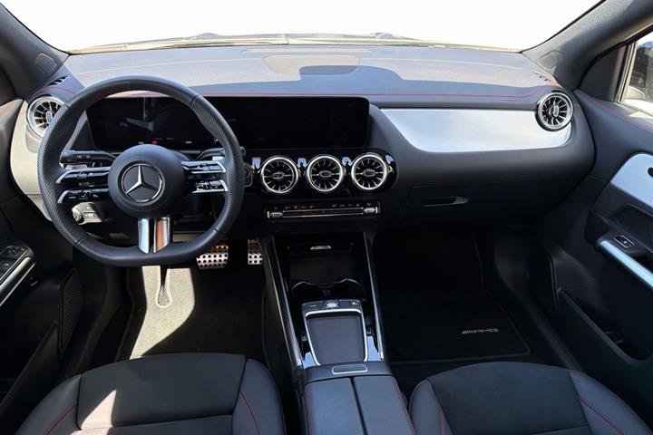 Sølv Mercedes EQA 250 fra 2025