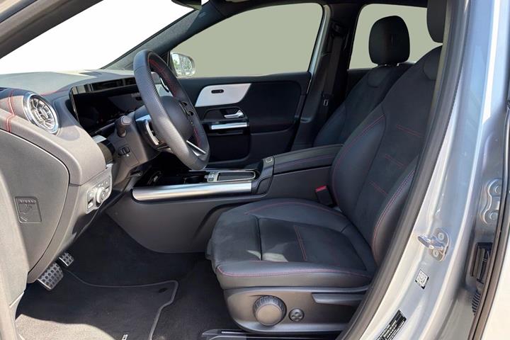 Sølv Mercedes EQA 250 fra 2025