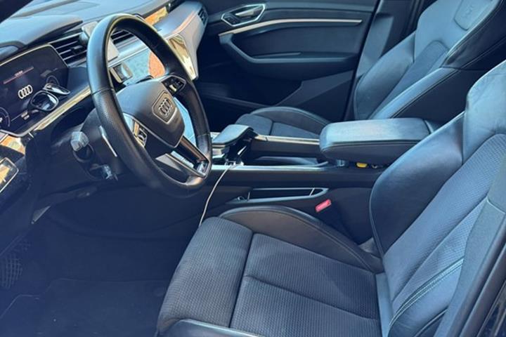 undefined Audi e-tron fra 2023