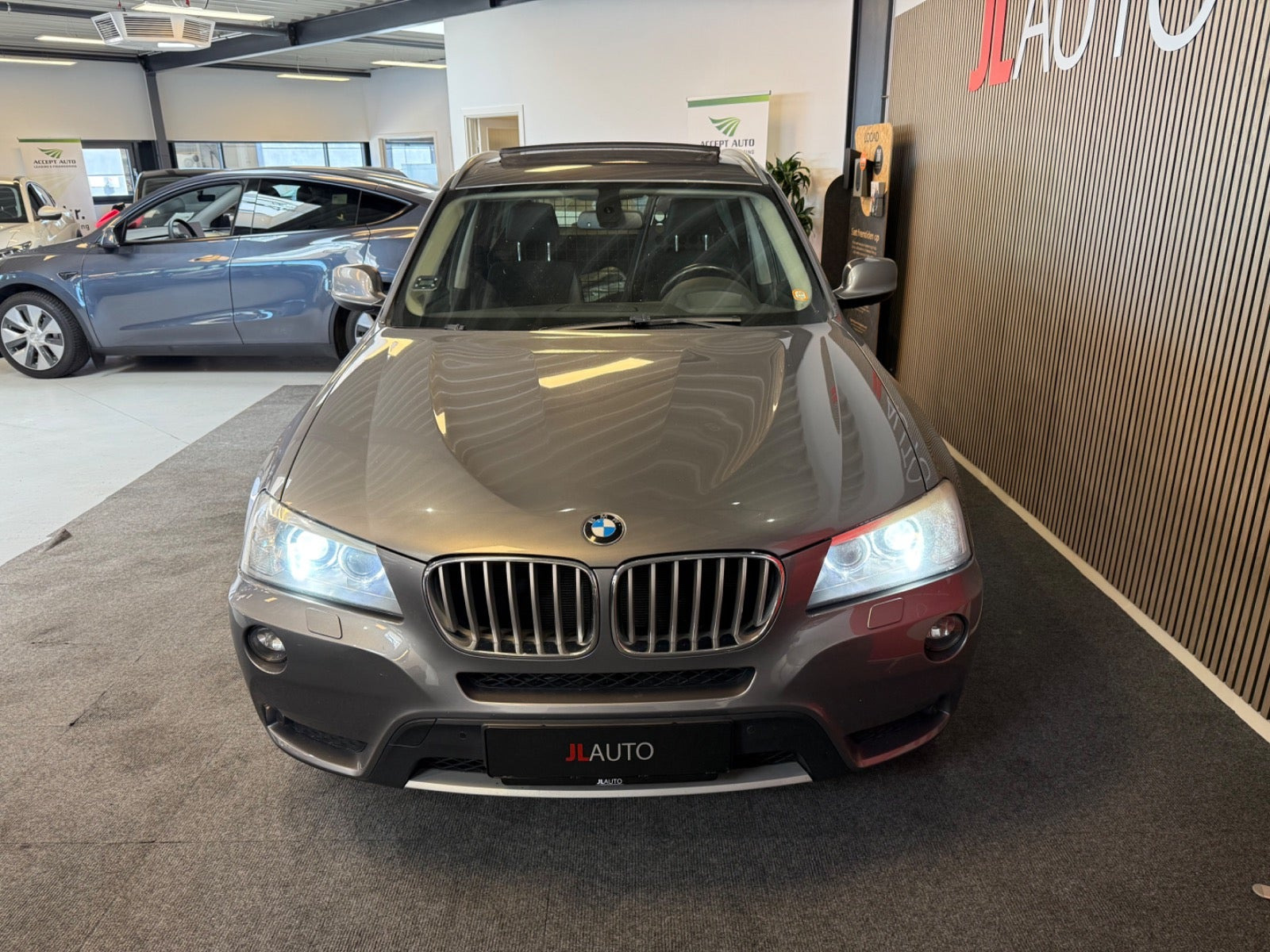 Sølv BMW X3 fra 2011