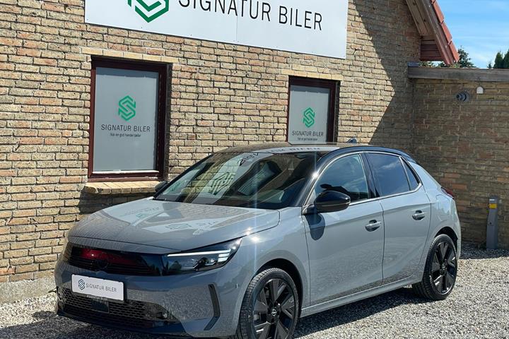 Grå Opel Corsa-e fra 2024
