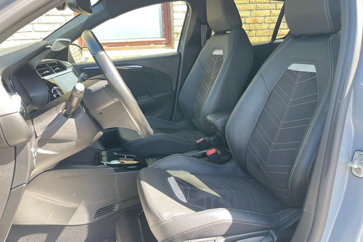 Grå Opel Corsa-e fra 2024
