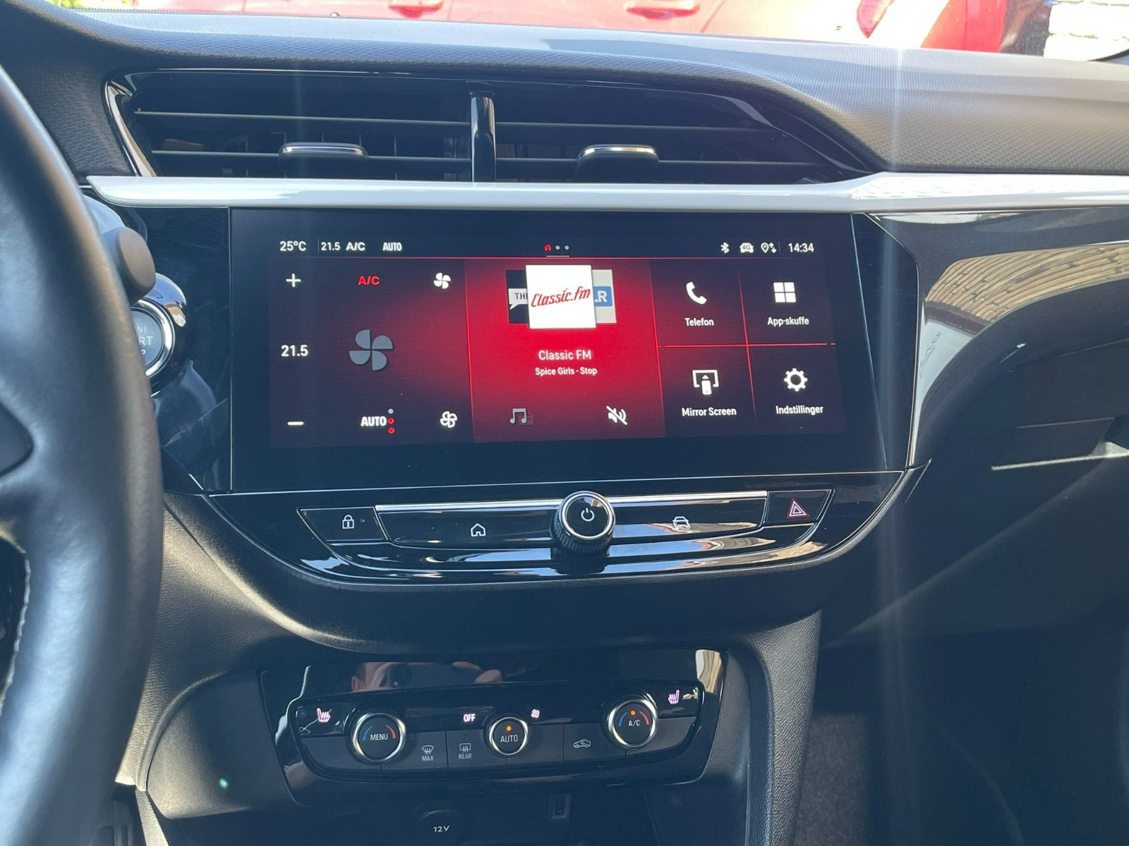 Grå Opel Corsa-e fra 2024