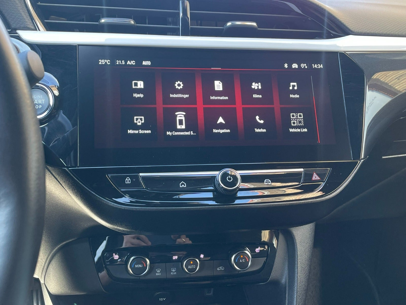 Grå Opel Corsa-e fra 2024