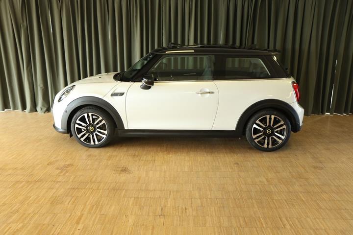 Hvid Mini Cooper SE fra 2023