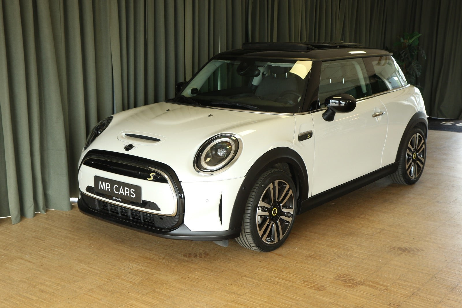 Hvid Mini Cooper SE fra 2023