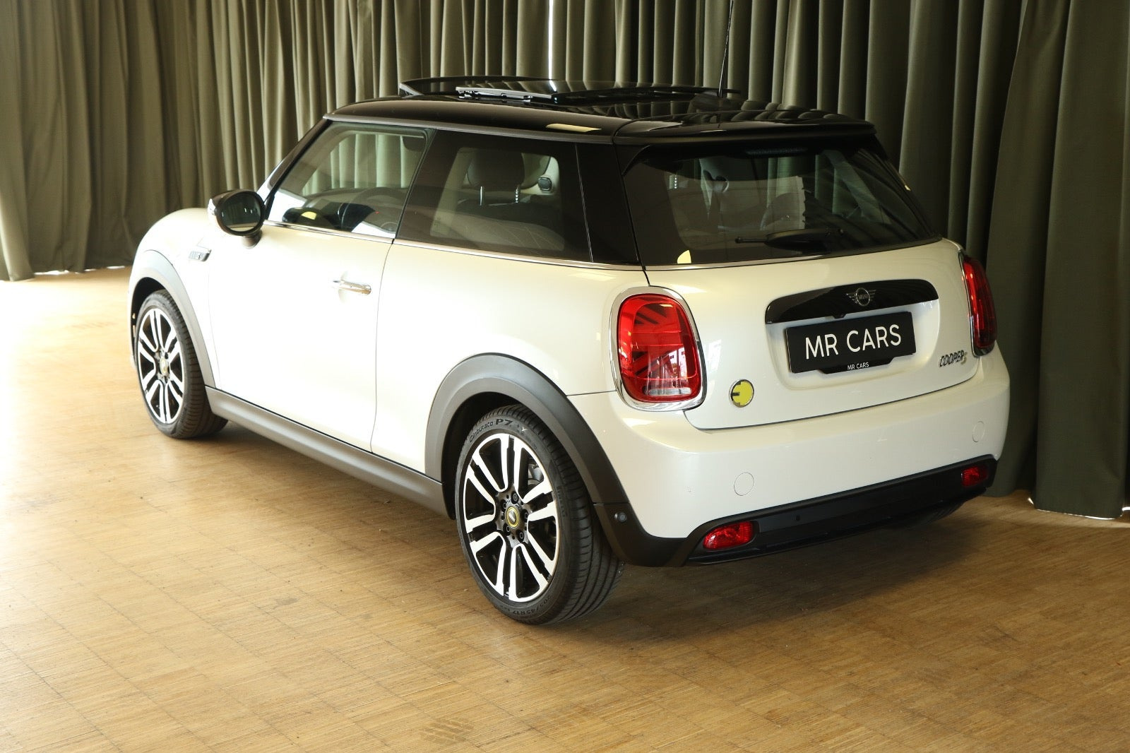 Hvid Mini Cooper SE fra 2023