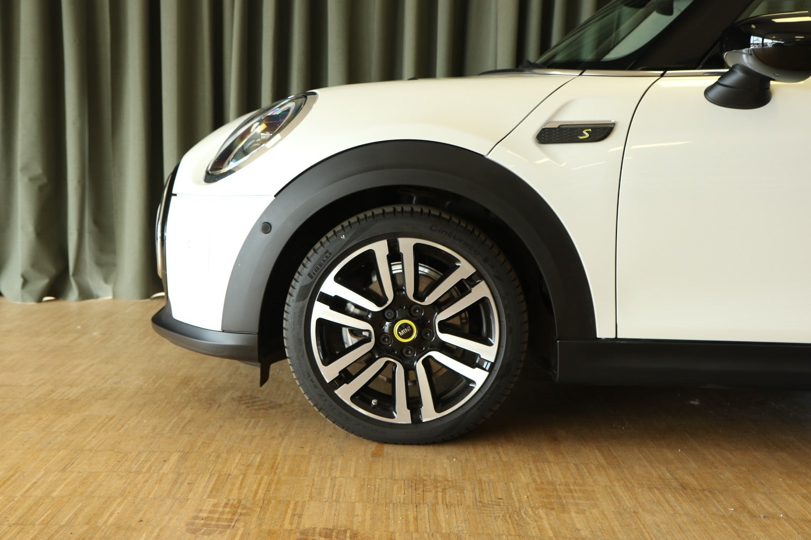 Hvid Mini Cooper SE fra 2023