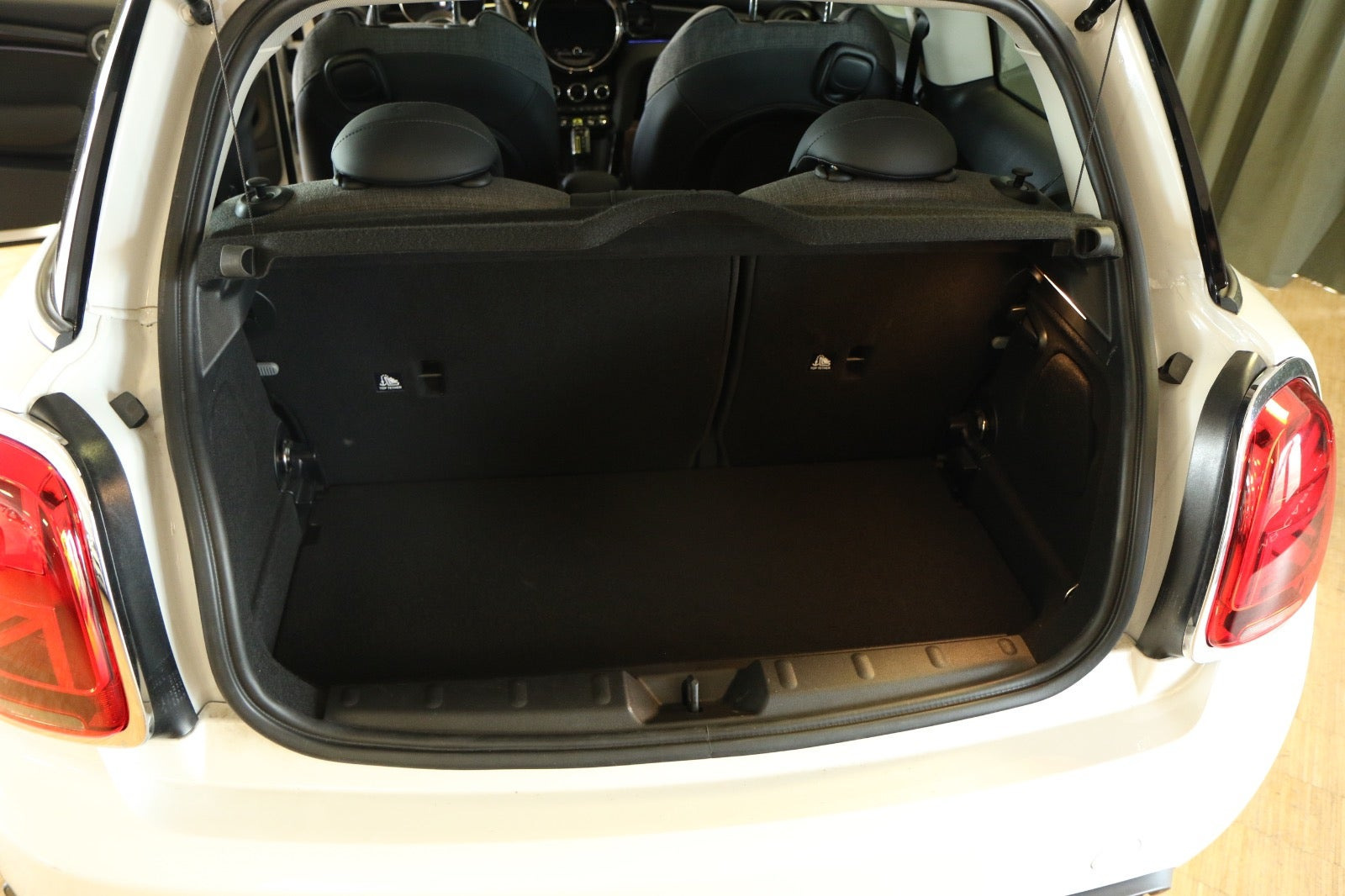 Hvid Mini Cooper SE fra 2023