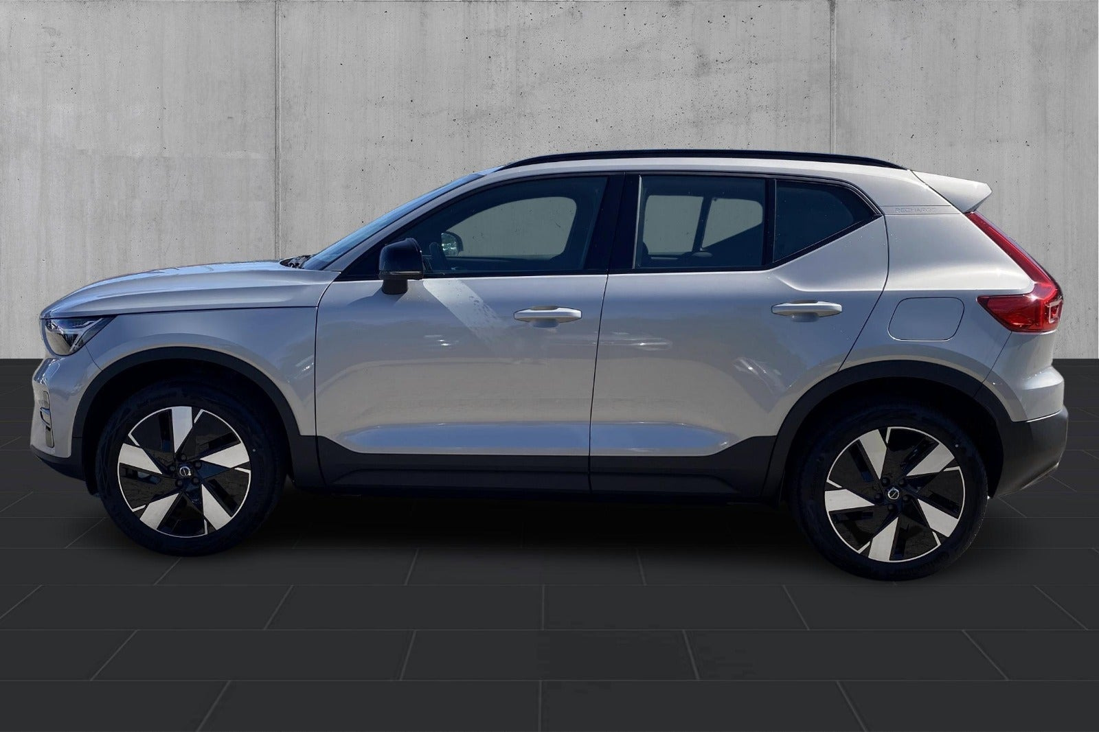 Sølv Volvo XC40 fra 2024