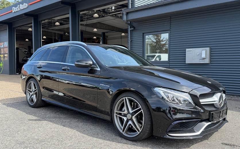 Mercedes C63 4,0 AMG S stc. aut.