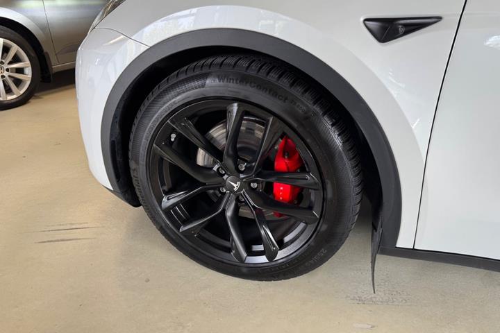 undefined Tesla Model Y fra 2023