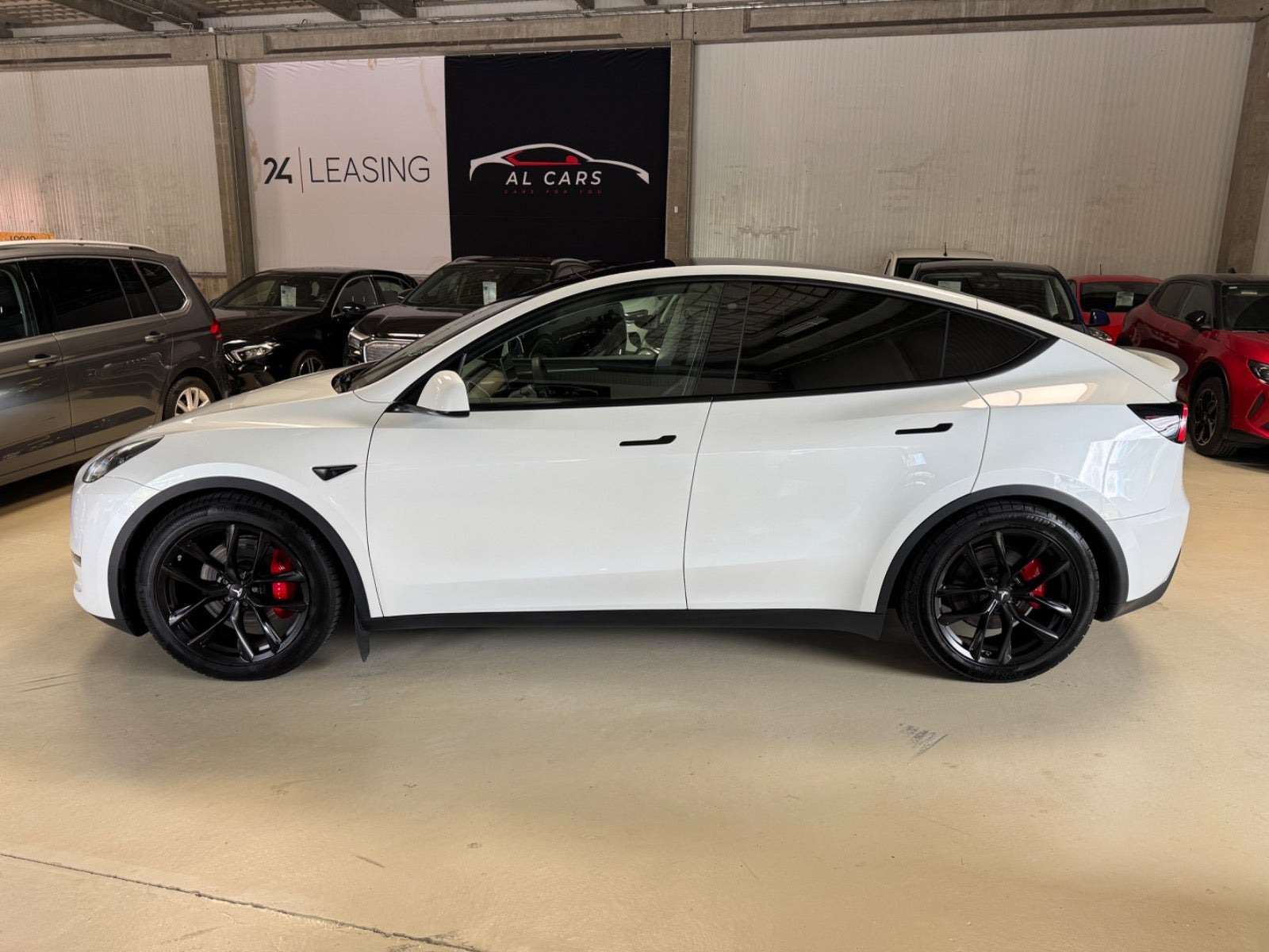 undefined Tesla Model Y fra 2023