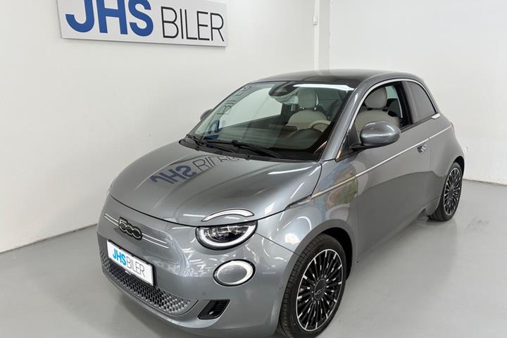 Grå Fiat 500e fra 2023 set udefra