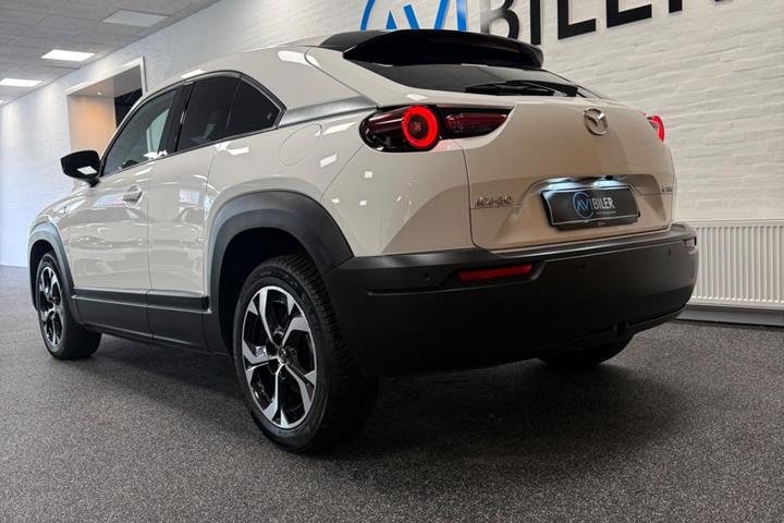 Hvid Mazda MX-30 fra 2025