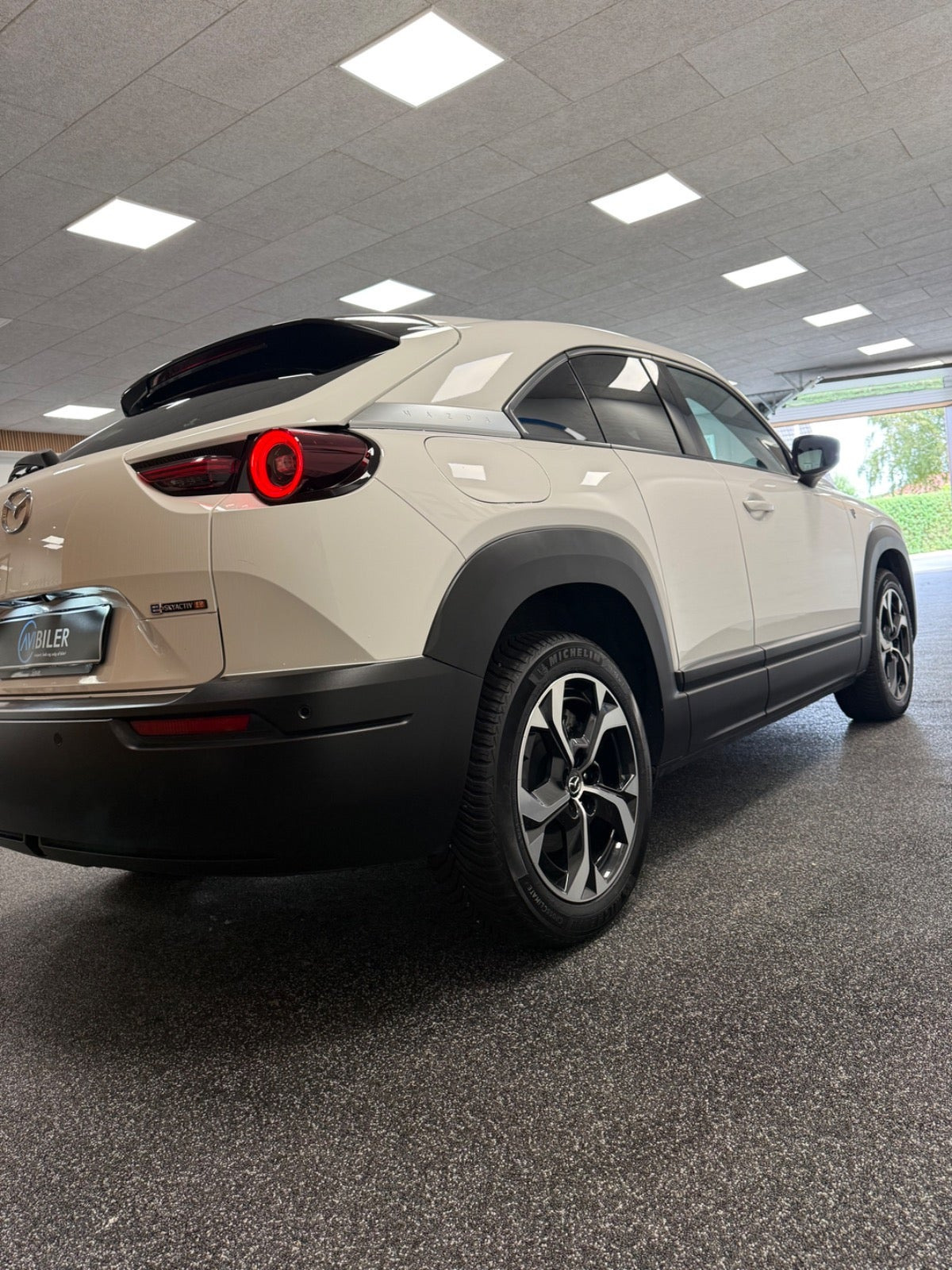 Hvid Mazda MX-30 fra 2025