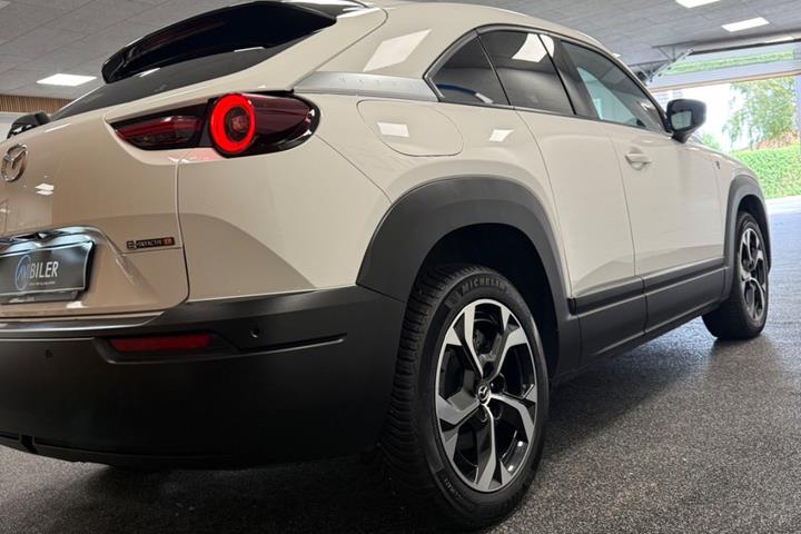 Hvid Mazda MX-30 fra 2025
