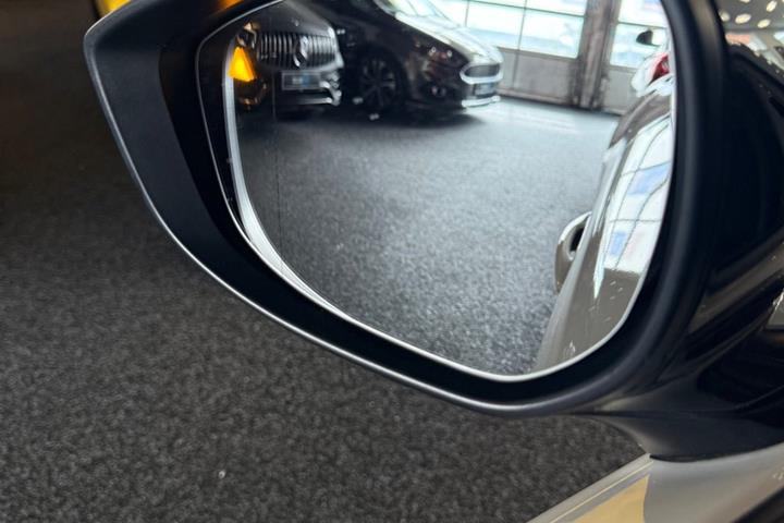 Hvid Mazda MX-30 fra 2025