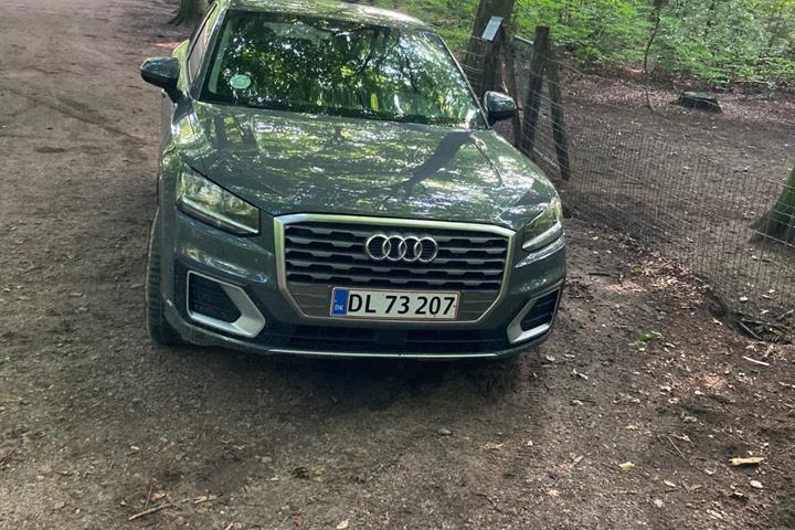 Grå Audi Q2 fra 2018