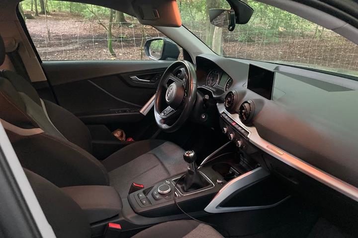 Grå Audi Q2 fra 2018