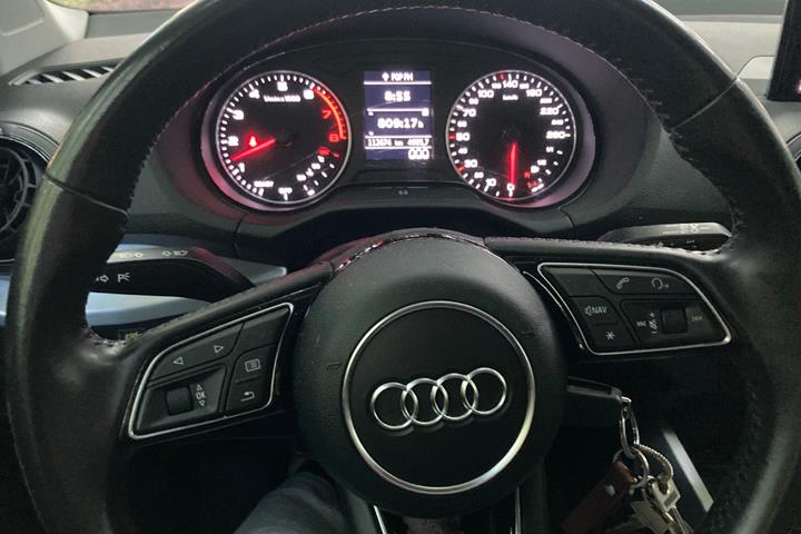 Grå Audi Q2 fra 2018