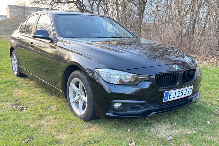 Sort BMW 320d fra 2017