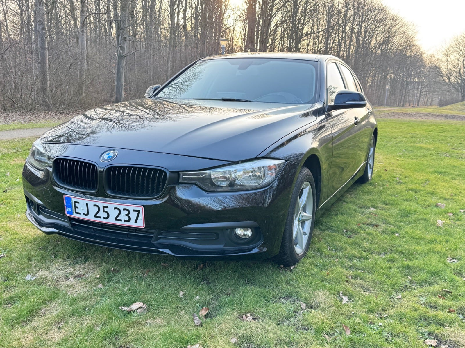 Sort BMW 320d fra 2017