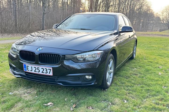 Sort BMW 320d fra 2017