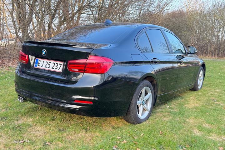 Sort BMW 320d fra 2017