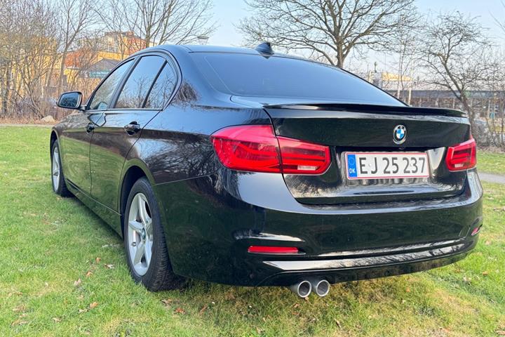 Sort BMW 320d fra 2017