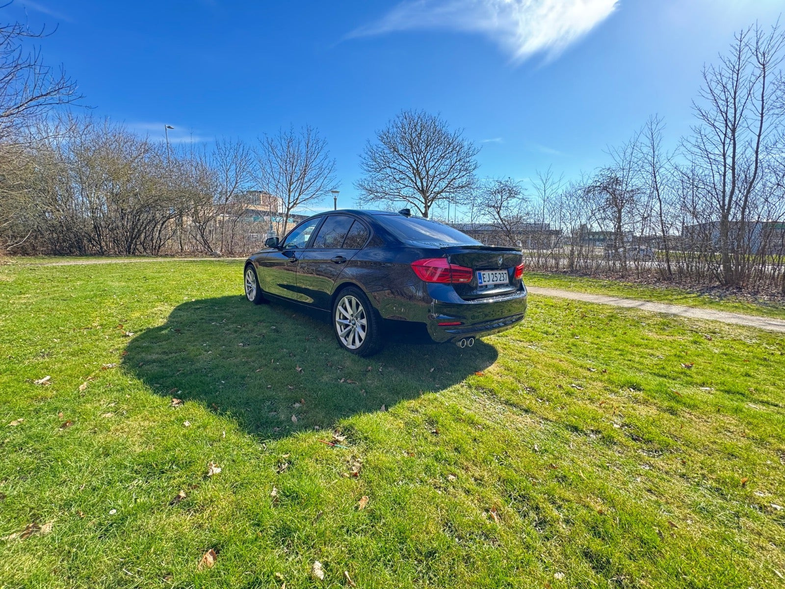 Sort BMW 320d fra 2017