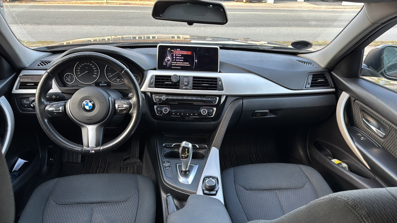Sort BMW 320d fra 2017