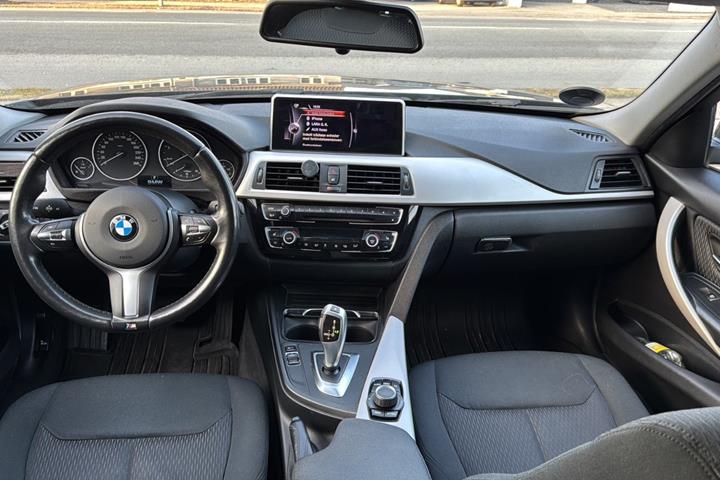 Sort BMW 320d fra 2017