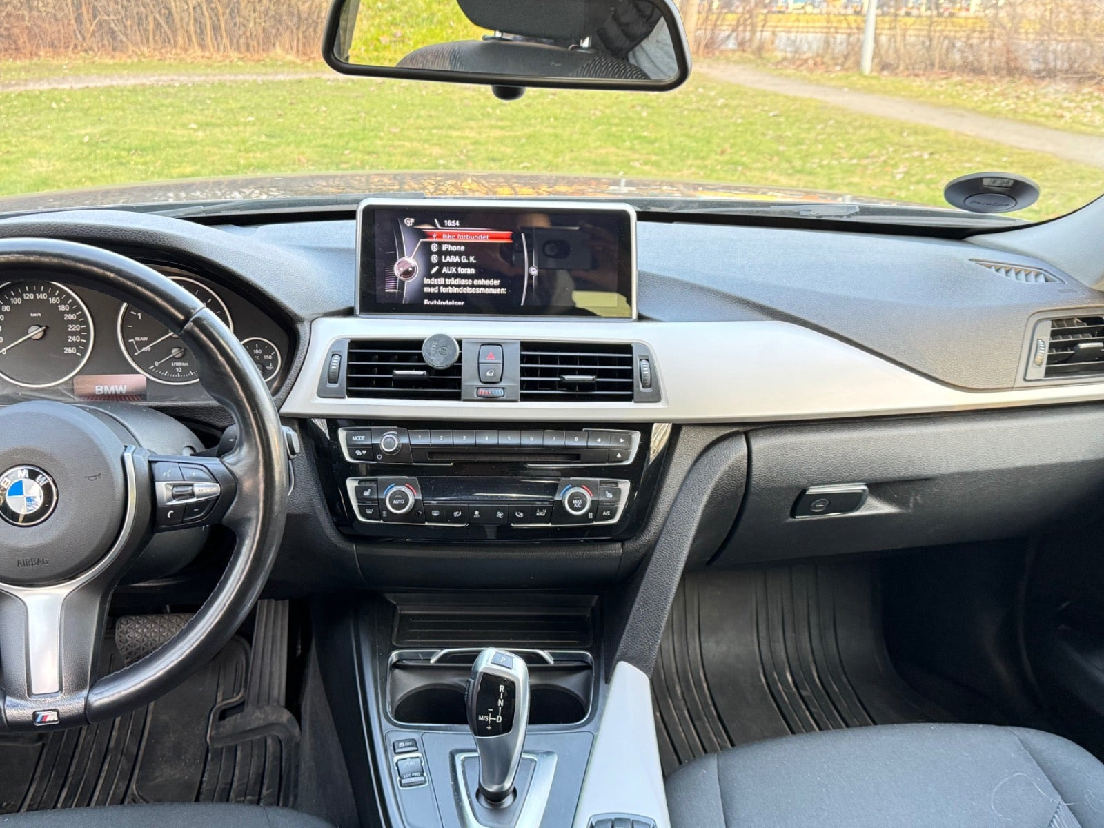 Sort BMW 320d fra 2017