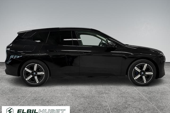 Sort BMW iX fra 2023