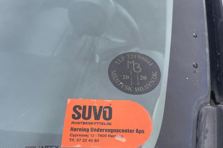 Grå Peugeot 107 fra 2012