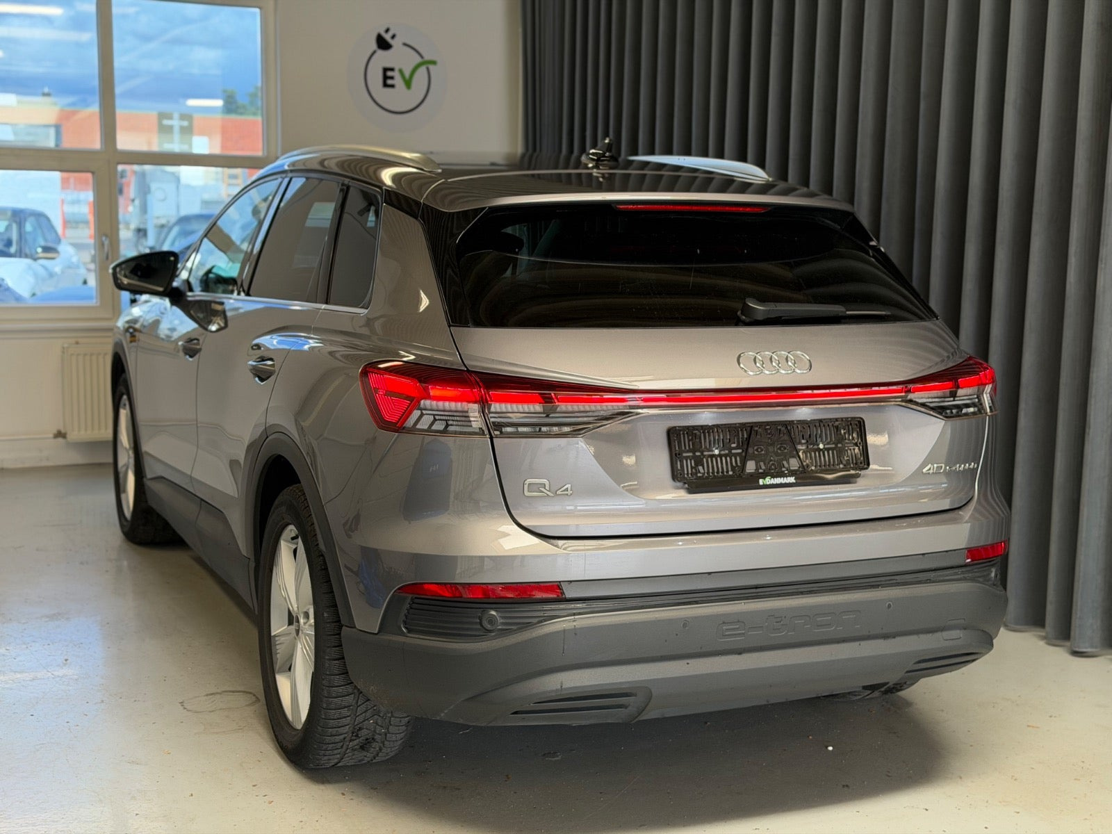 Grå Audi Q4 e-tron fra 2022