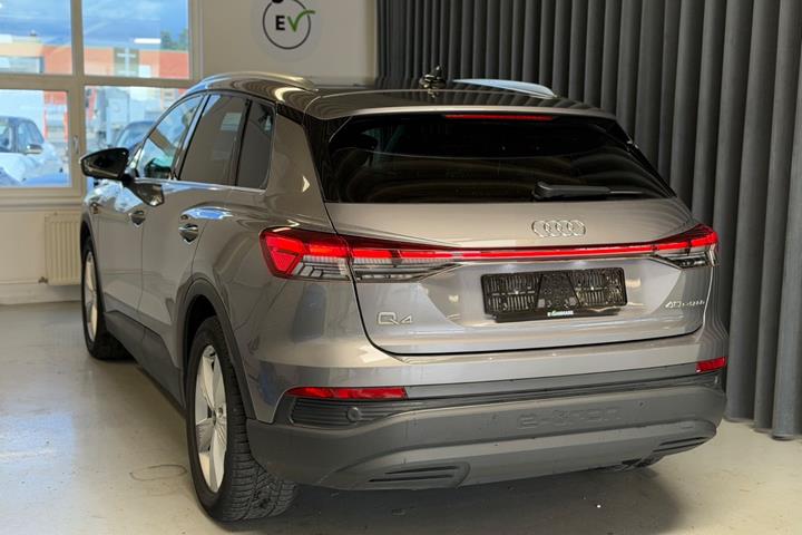Grå Audi Q4 e-tron fra 2022