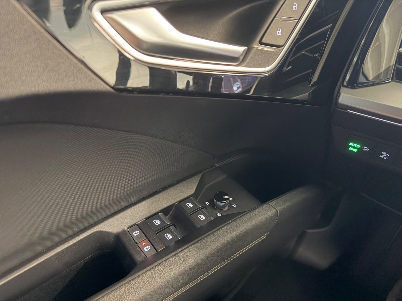 Grå Audi Q4 e-tron fra 2022