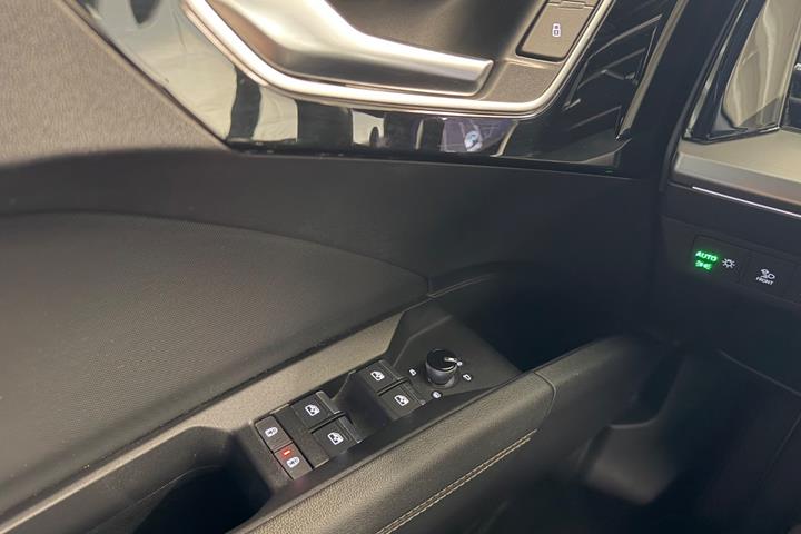 Grå Audi Q4 e-tron fra 2022