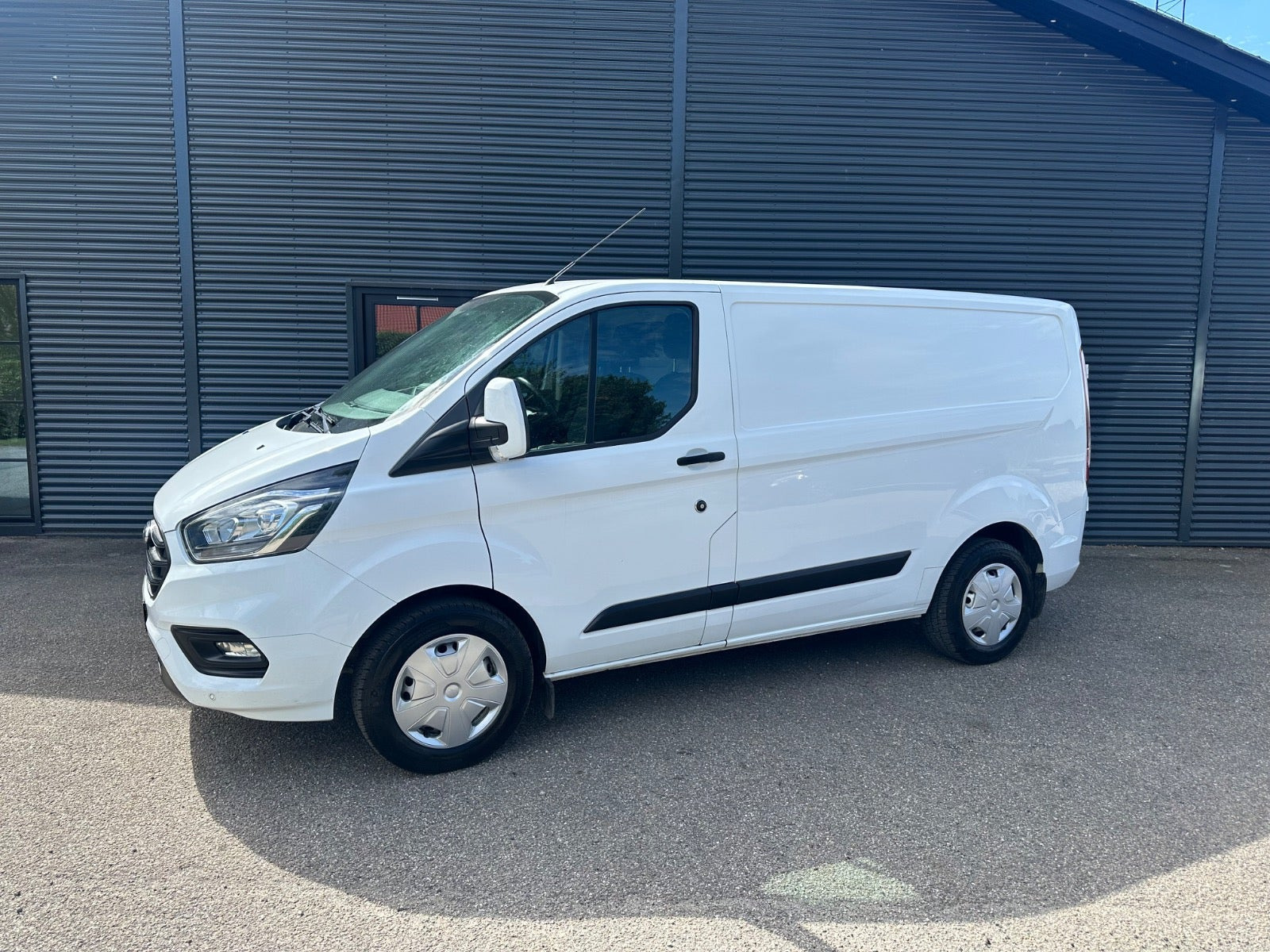 undefined Ford Transit Custom 340 L1 fra 2018 set udefra