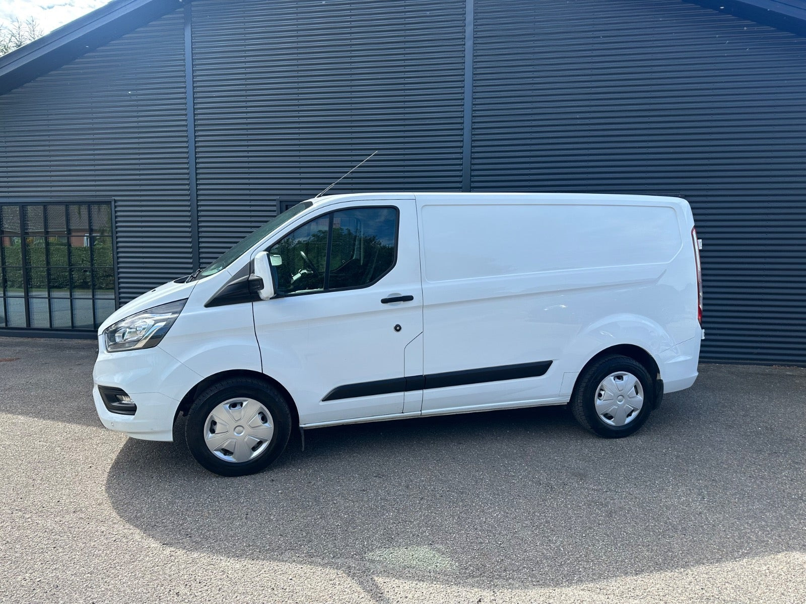 undefined Ford Transit Custom 340 L1 fra 2018 set udefra