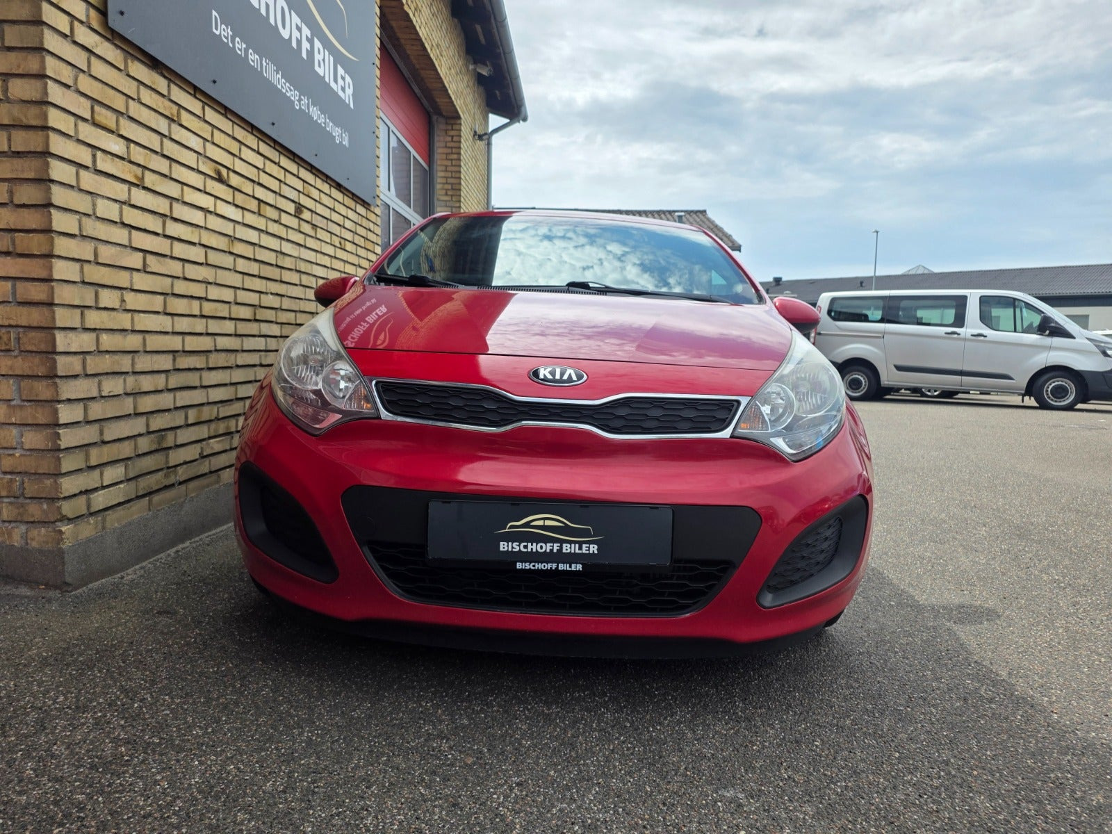 Rød Kia Rio fra 2014
