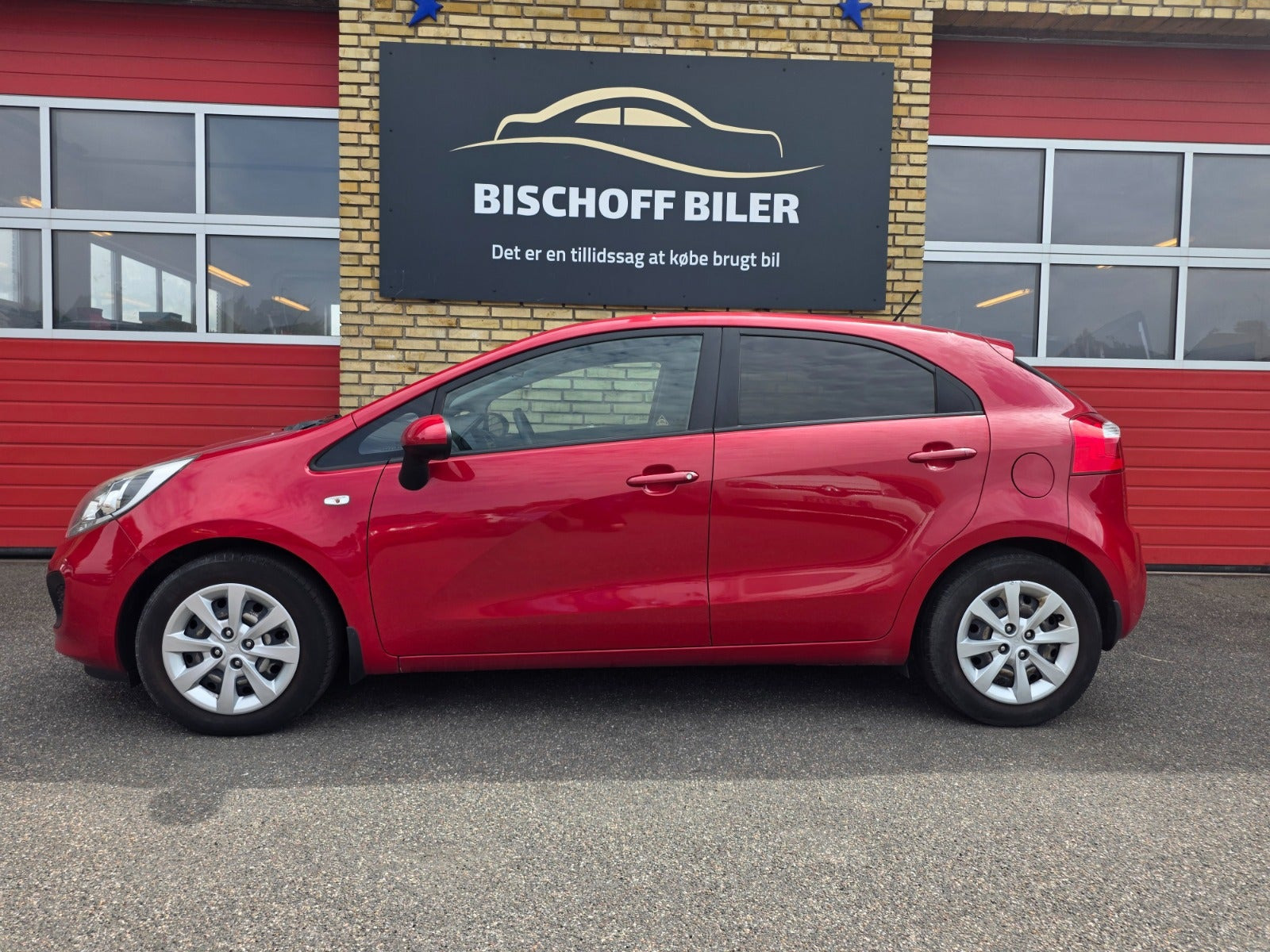 Rød Kia Rio fra 2014
