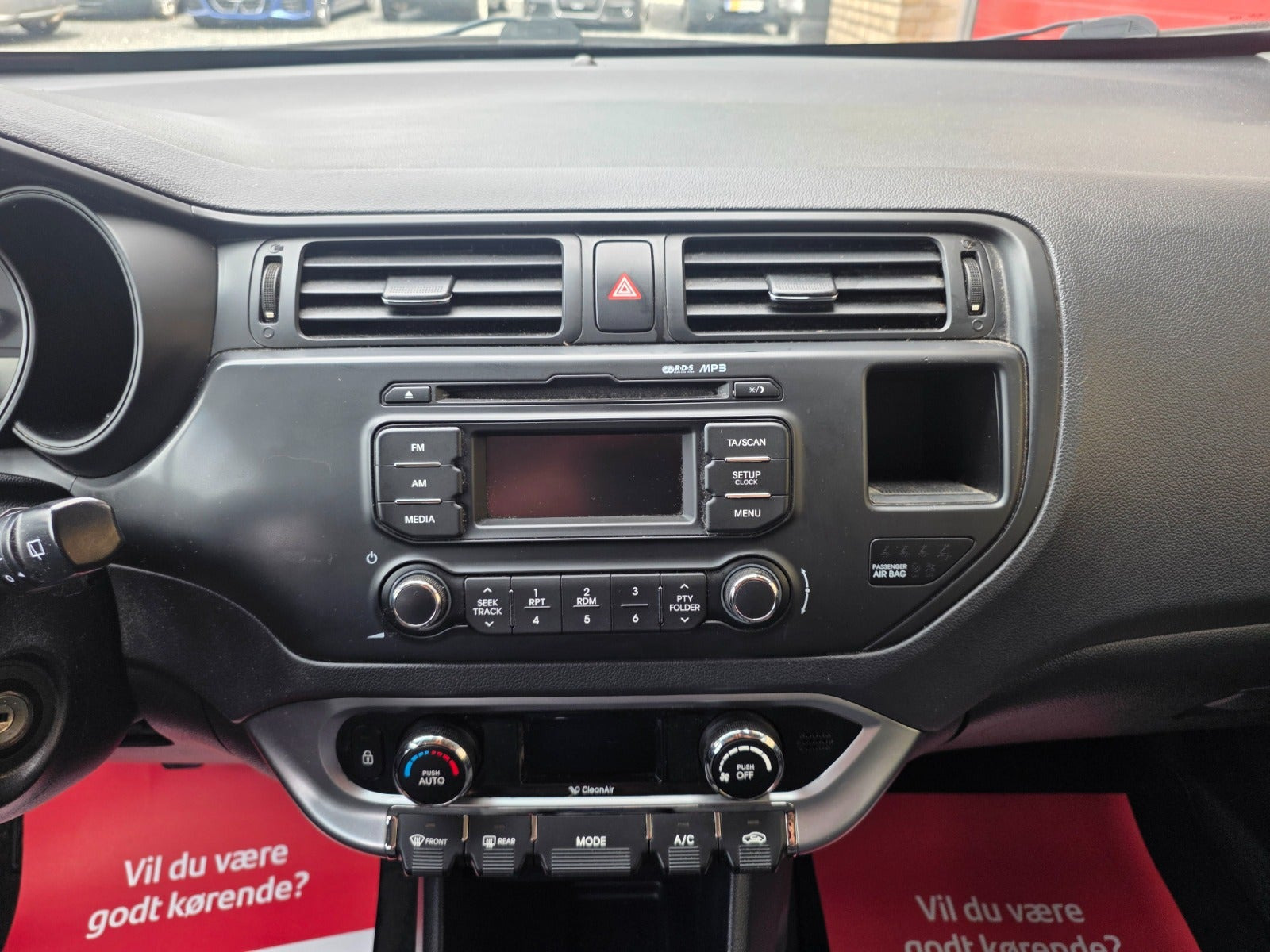 Rød Kia Rio fra 2014
