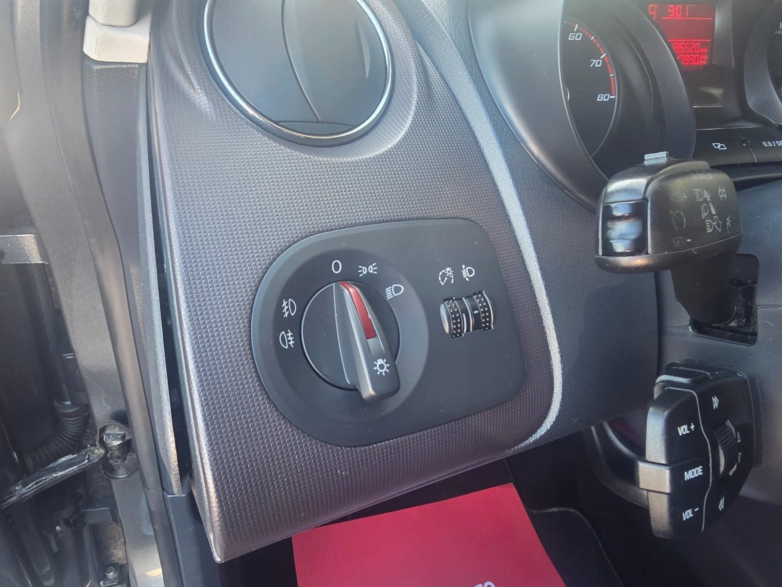 Grå Seat Ibiza fra 2012